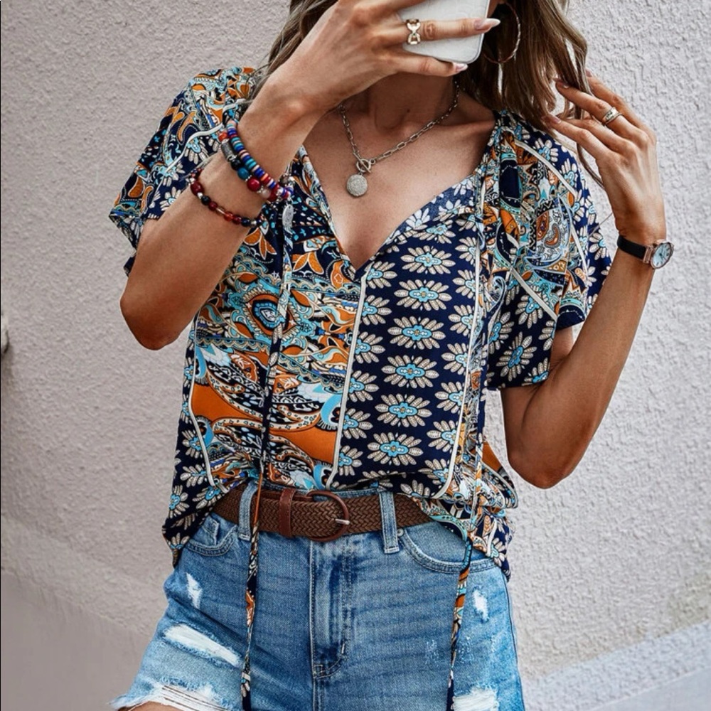 Navy blue floral print top - Picture 2 of 4